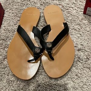 Tory Burch Black Leather Thong Sandals with Tan Footbed